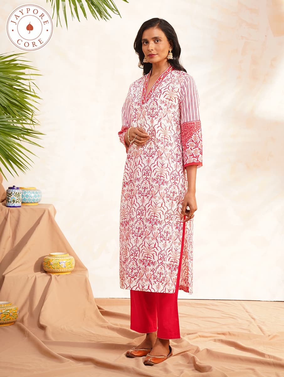 Women's Red Casual Regular Fit Printed Three Quarter Sleeves Kurta