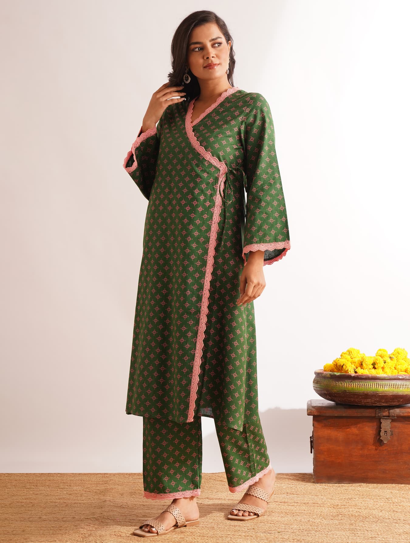 Women's Green Casual Regular Fit Three Quarter Sleeves Kurta Set