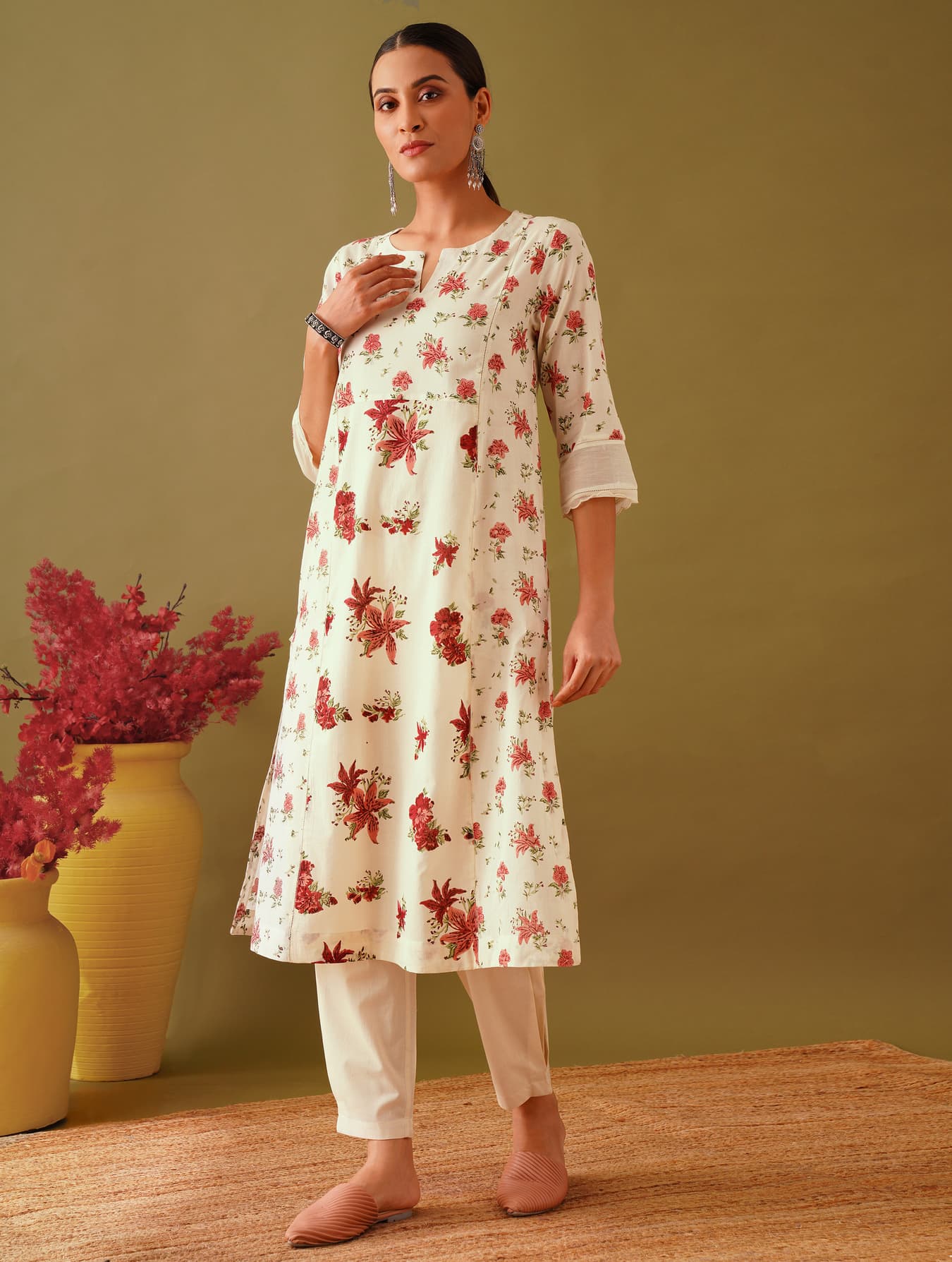 Women's Beige Casual Regular Fit Three Quarter Sleeves Kurta Set