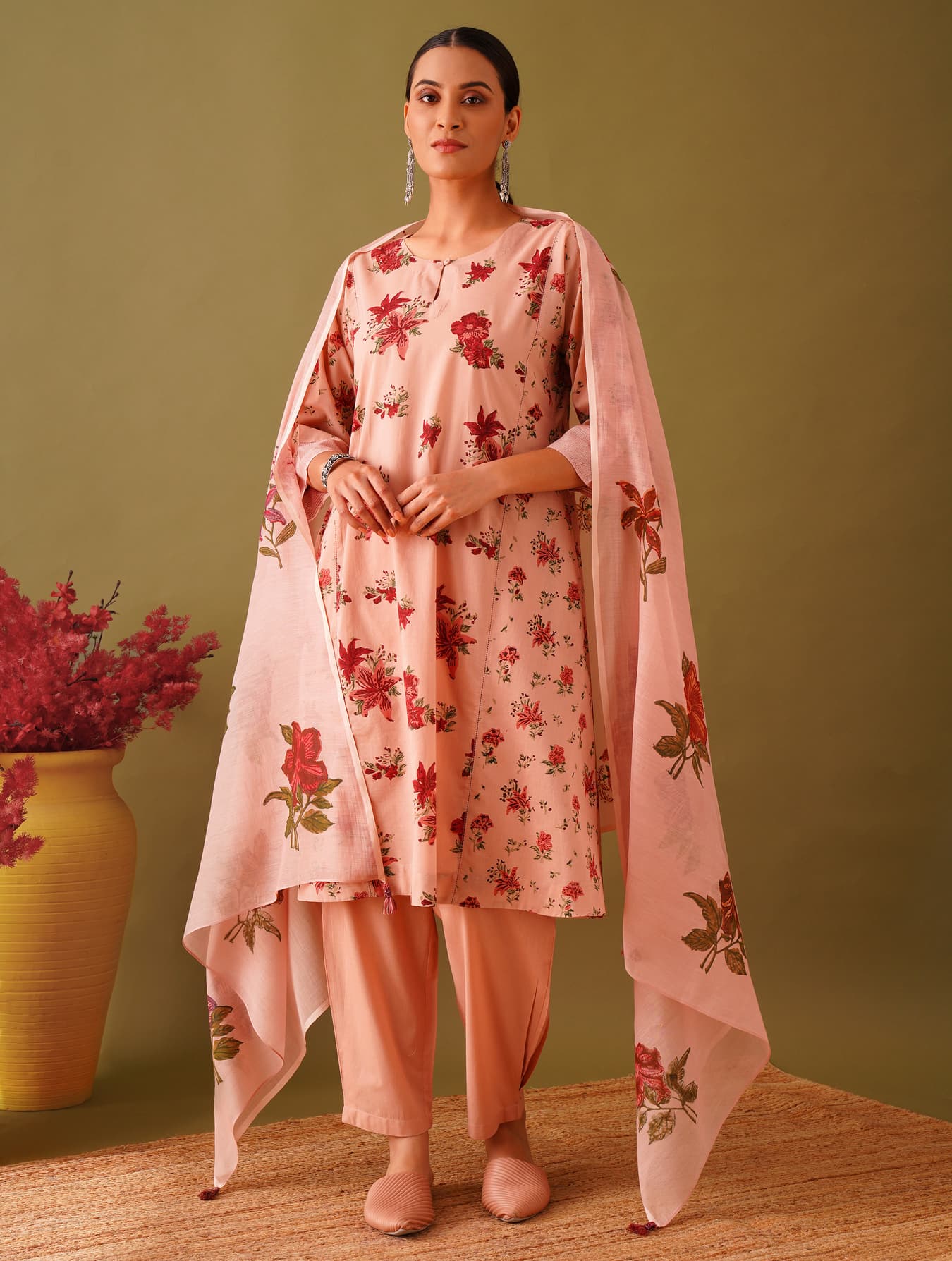 Women's Pink Casual Regular Fit Three Quarter Sleeves Kurta Set With Dupatta