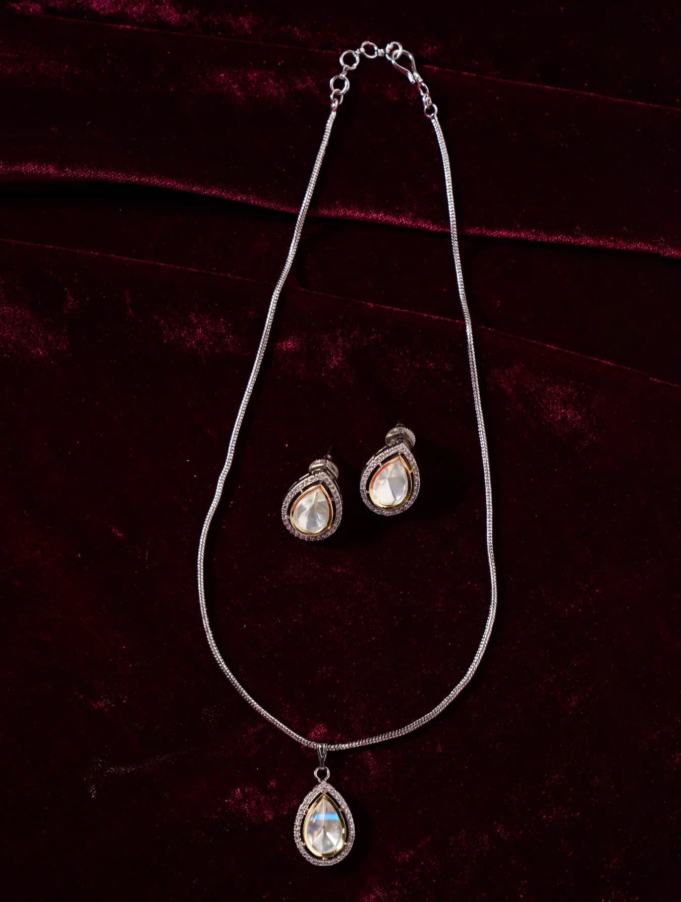 Women's Festive Wear Silver Plated Kundan Brass Necklace Set