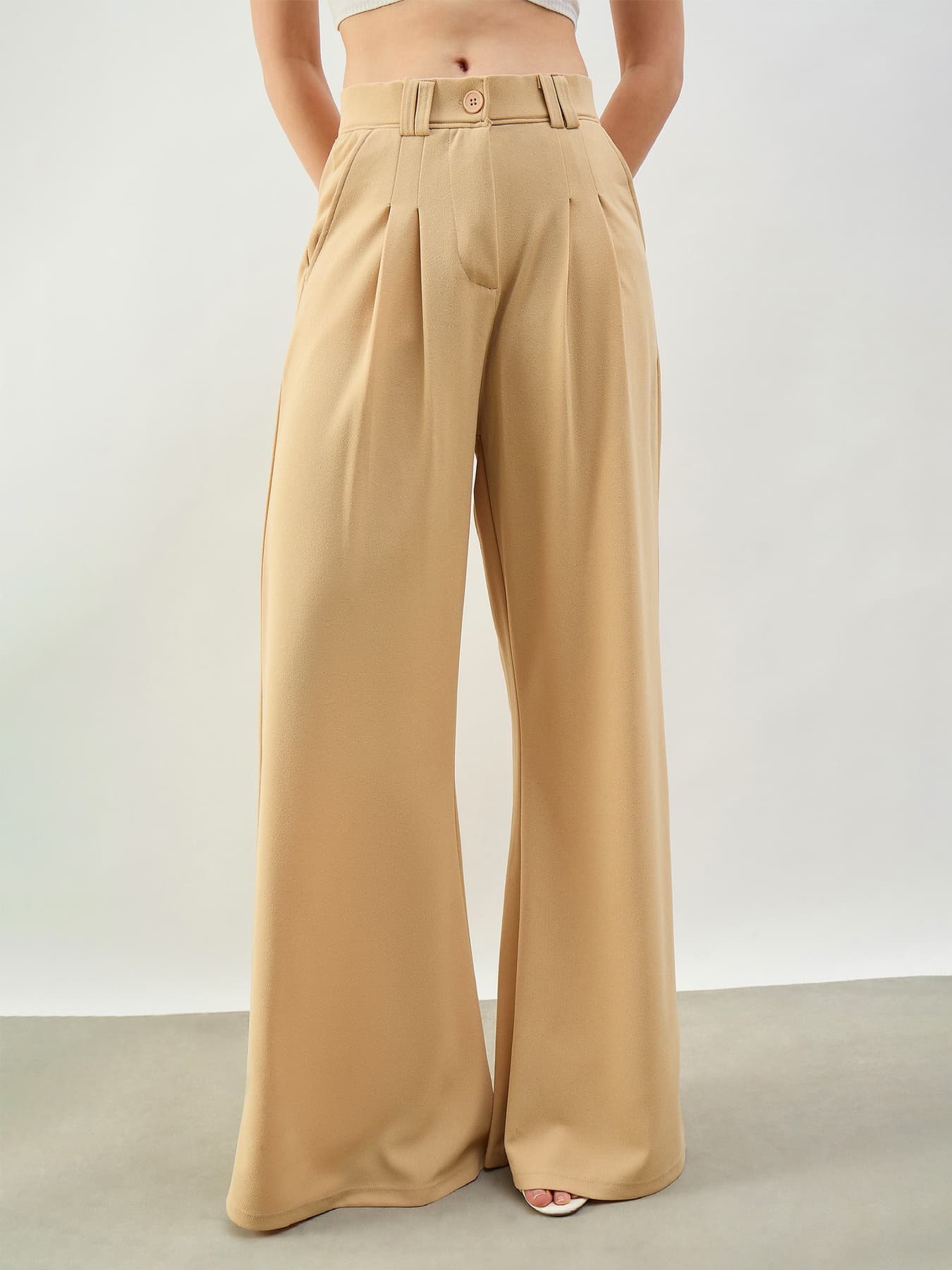Women's Beige Casual Solid Regular Fit Trouser