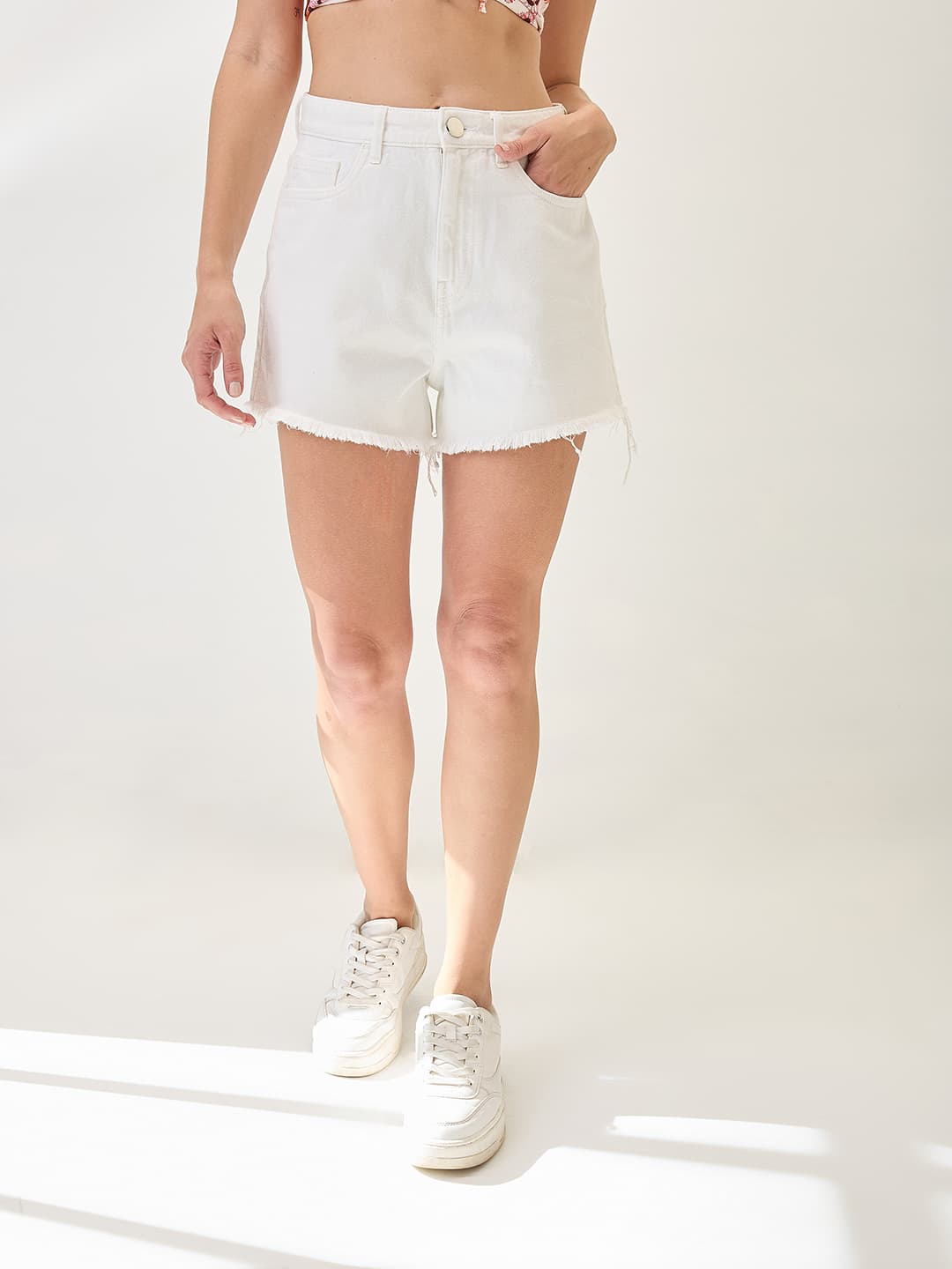 Women's White Casual Solid Slim Fit Mid Rise Mini Shorts