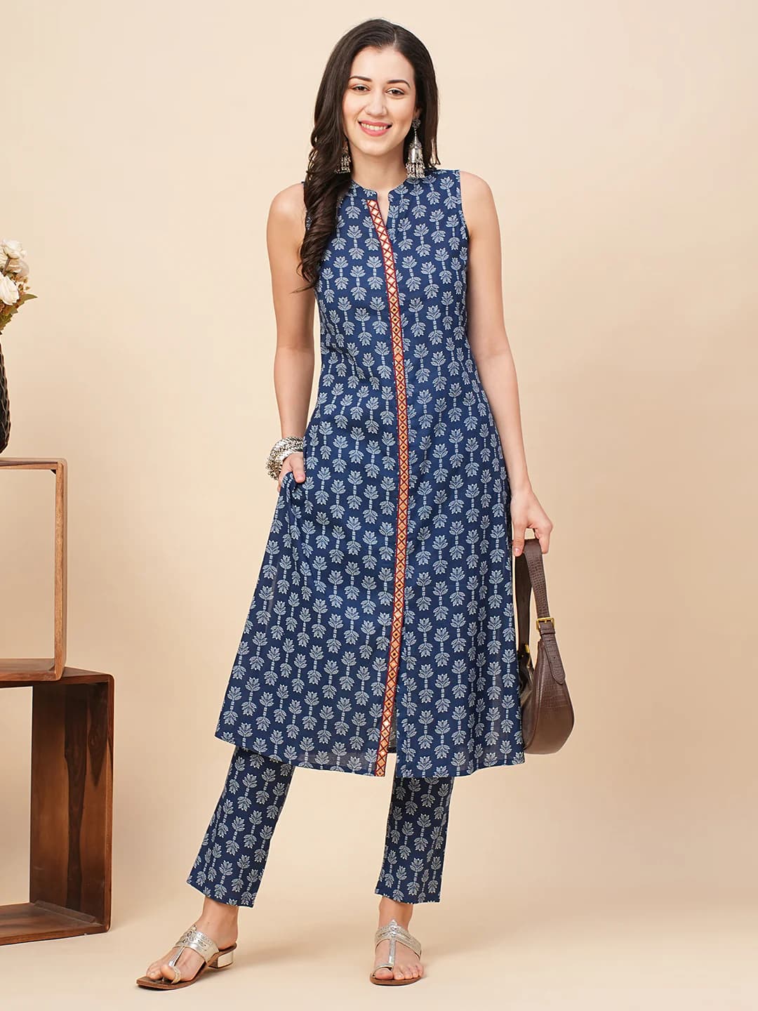 Women's Blue Casual Regular Fit Printed Sleeveless Kurta Set