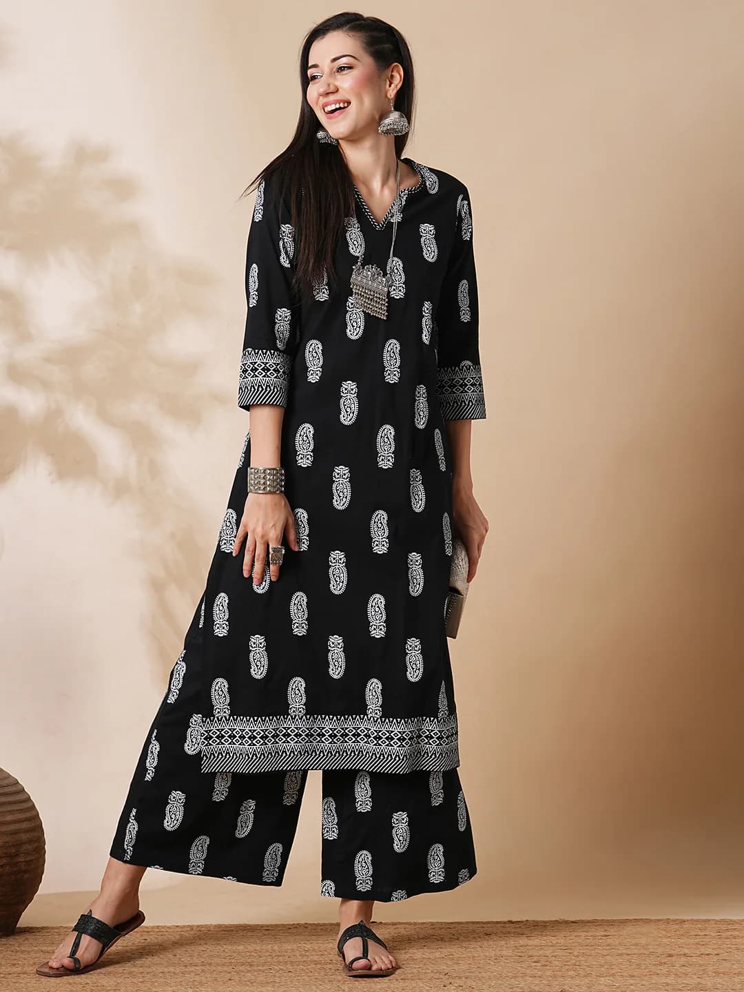 Women's Black Casual Regular Fit Printed Three Quarter Sleeves Kurta Set