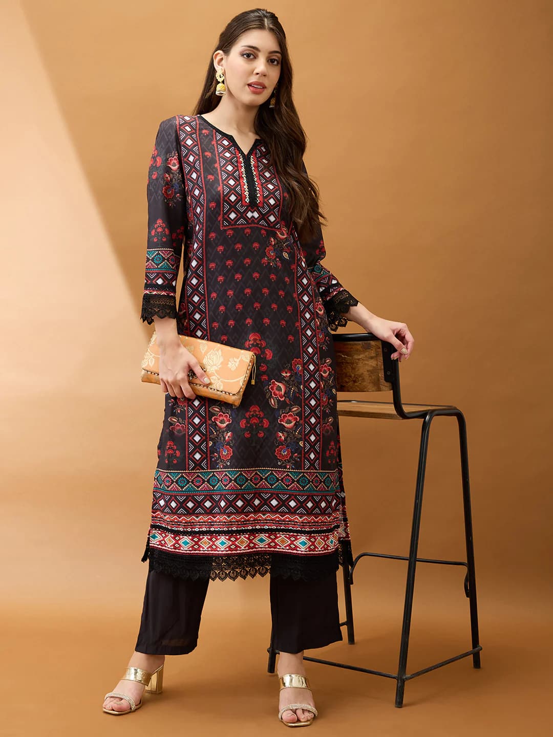 Women's Black Casual Regular Fit Floral Three Quarter Sleeves Kurta Set