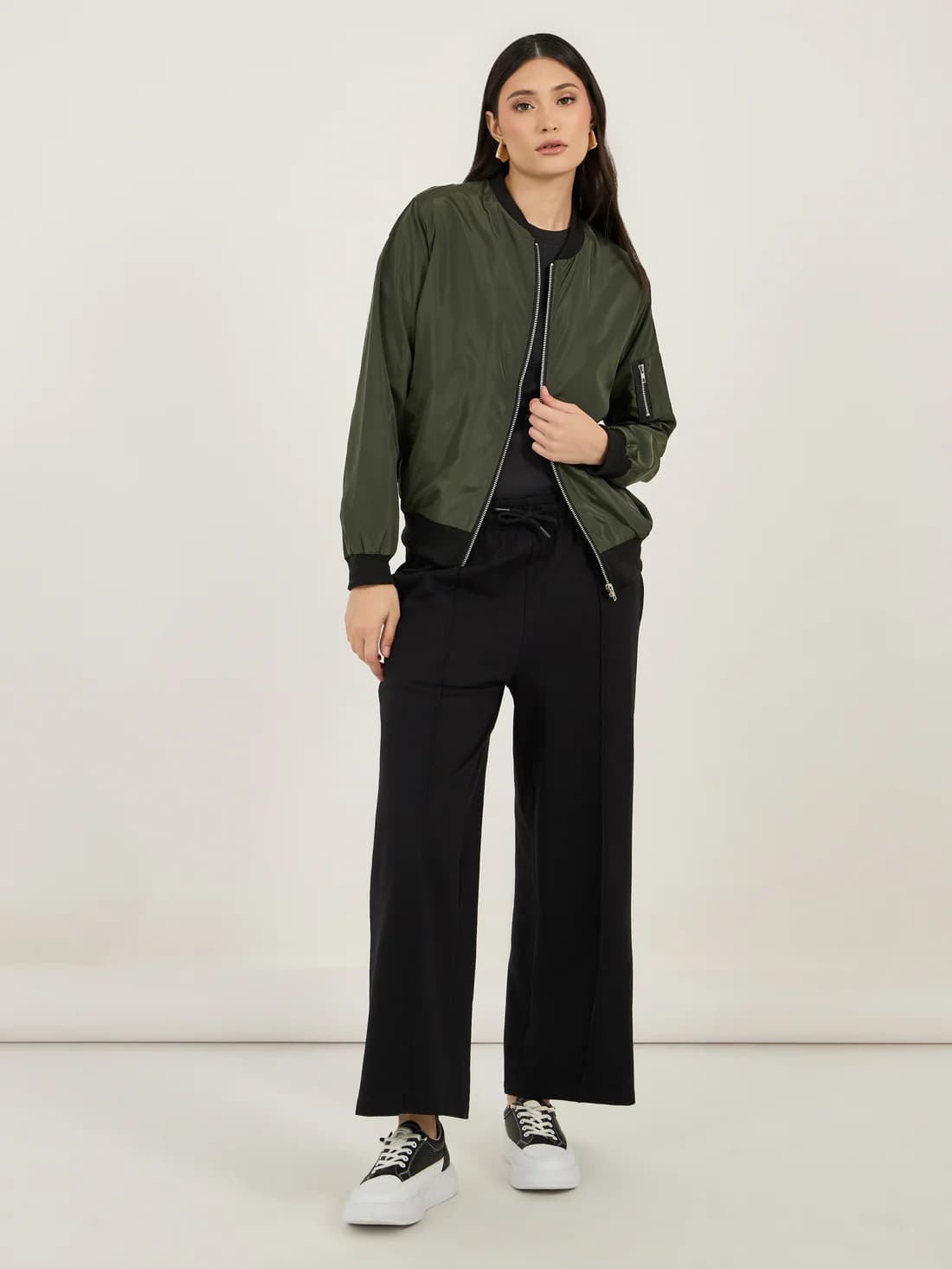 Women's Black Casual Solid Flared Fit High Rise Joggers