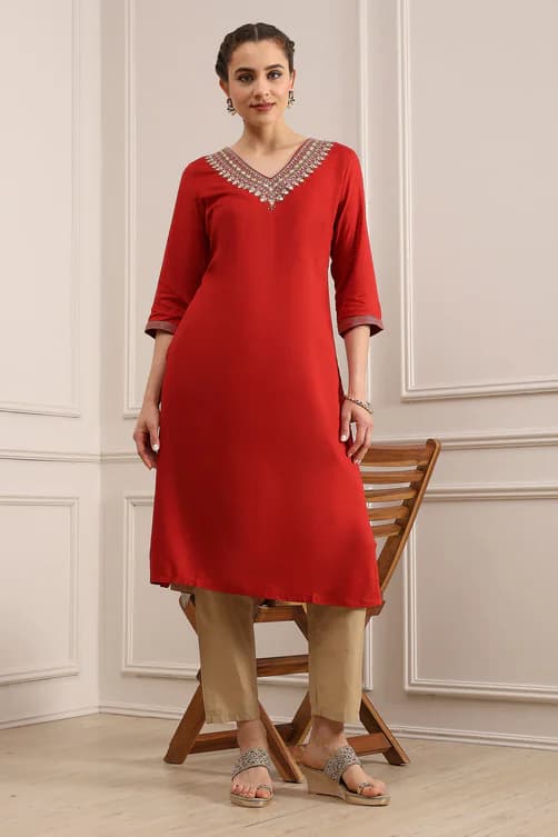 Women's Red Casual Three Quarter Sleeves Viscose Straight Kurta