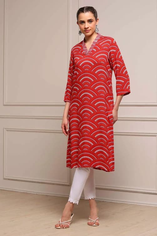 Women's Red Casual Three Quarter Sleeves Rayon Straight Kurta