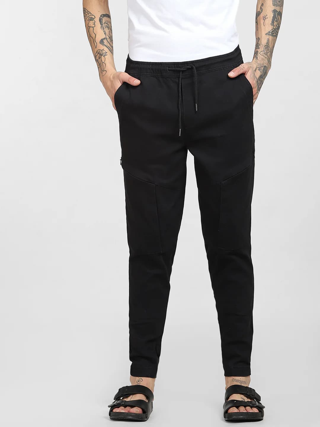 Men's Black Casual Regular Fit Solid Mid Rise Trouser