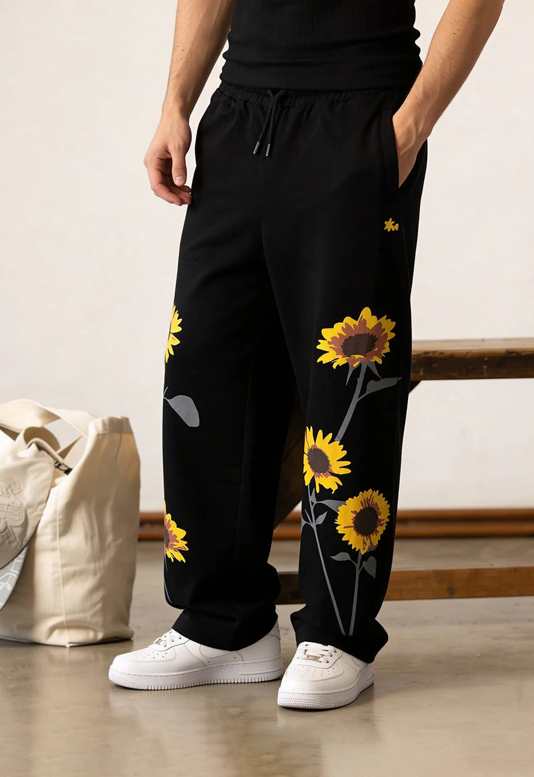 Unisex Black Casual Printed Mid Rise Elasticated Trackpant