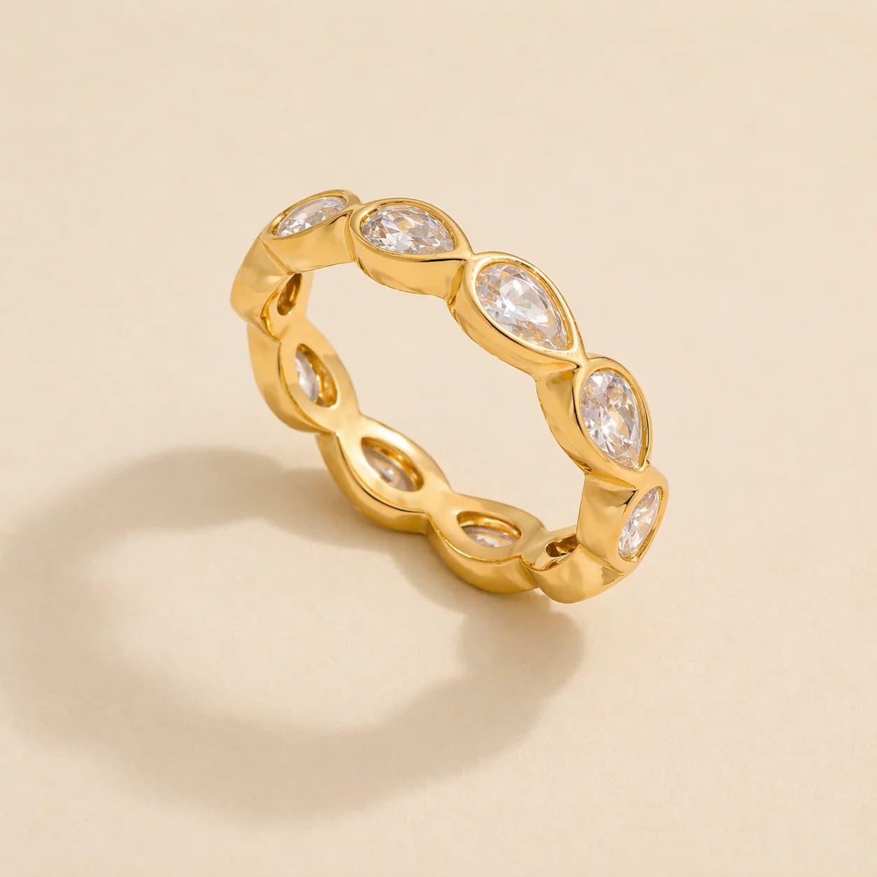 Women's Naiya Oval Raindrop Zircon Band Ring in Gold Tone