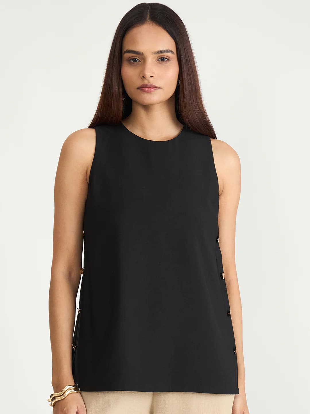 Women's Black Casual Solid Regular Fit Round Neck Top