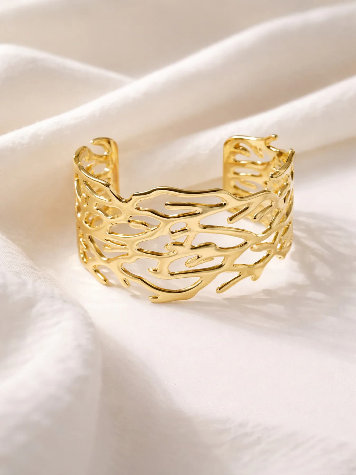 Women's Abstract Leaf Pattern Open Bracelet