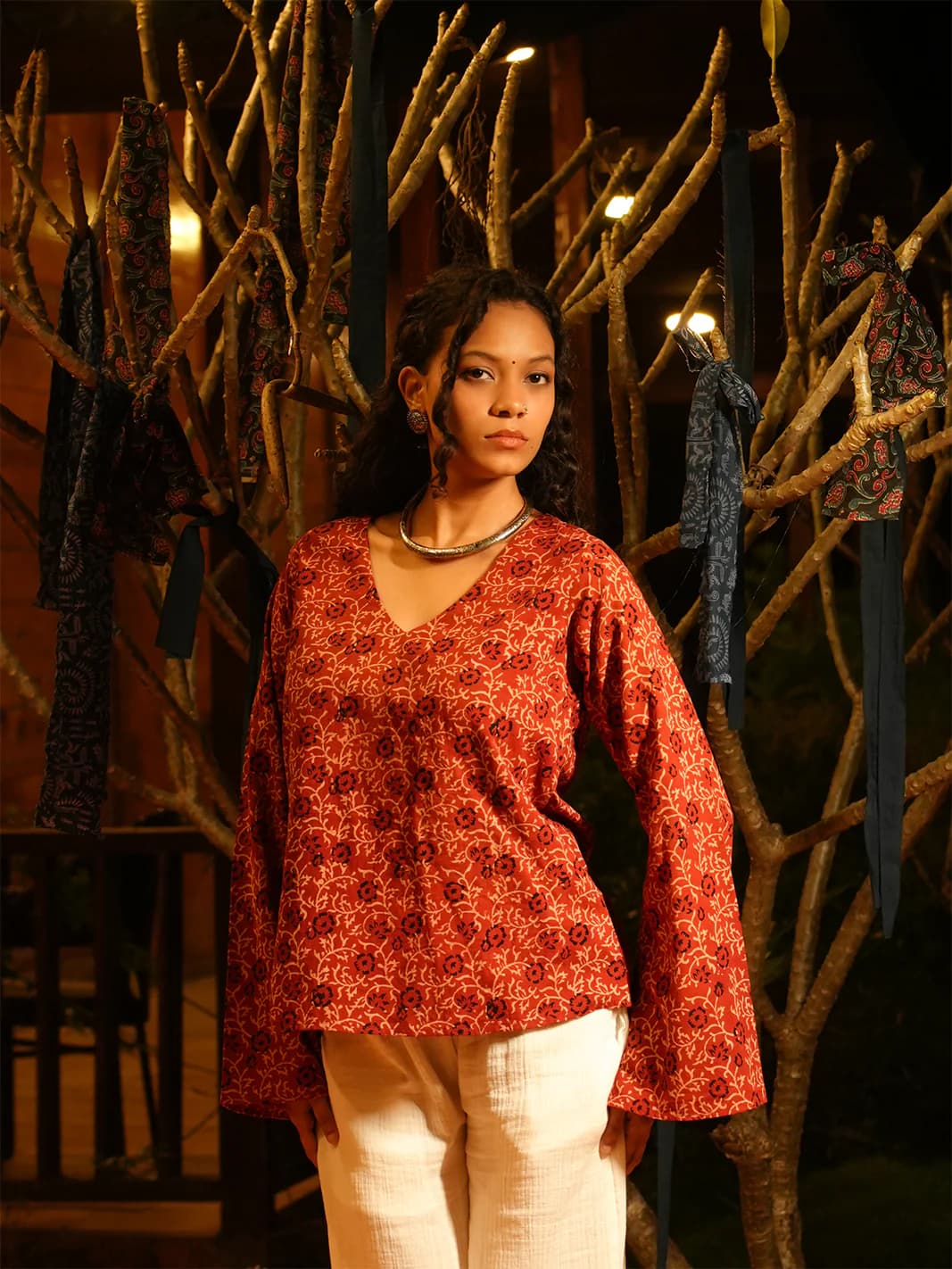 Women's Red Casual Floral Regular Fit V-Neck Top