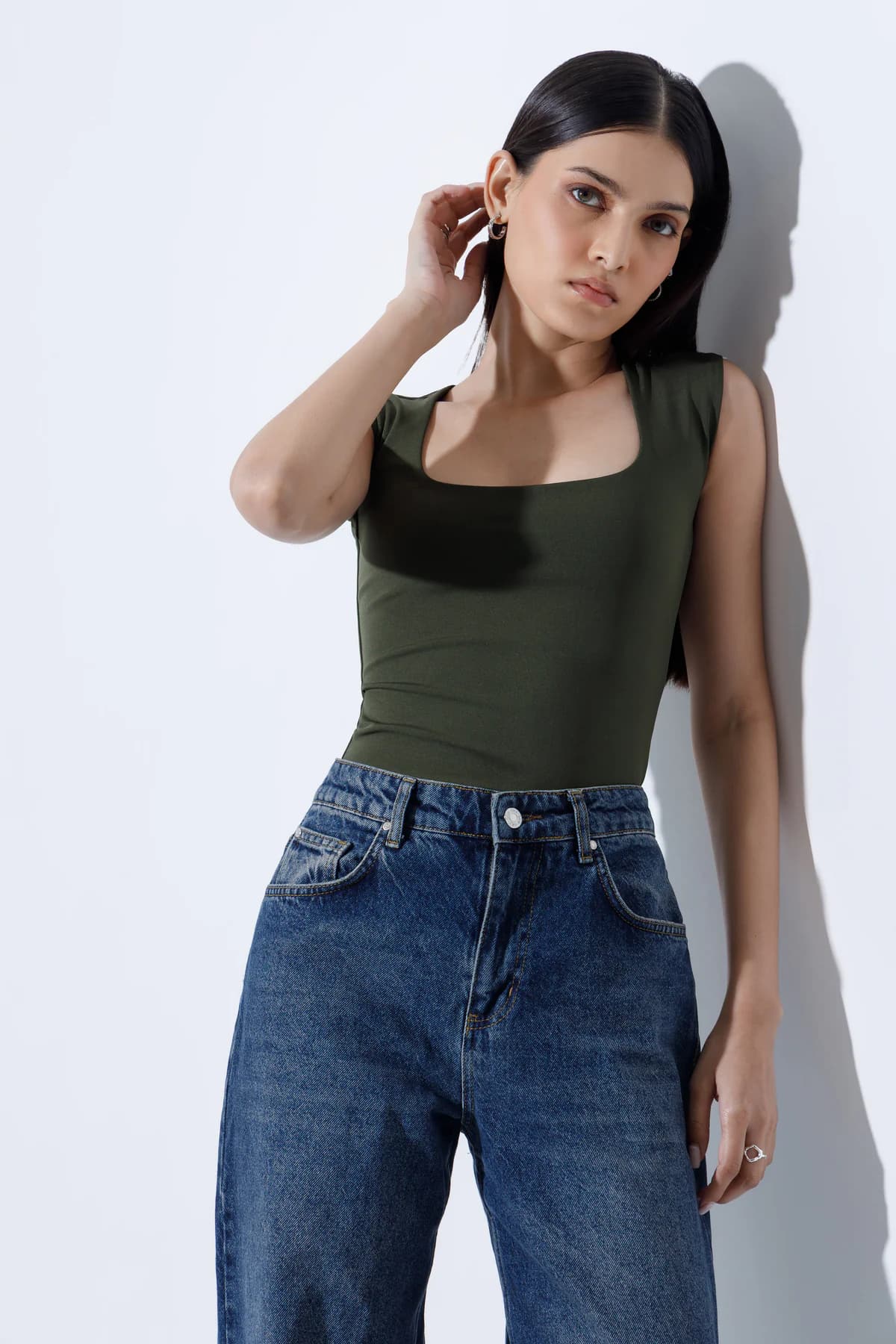 Women's Green Casual Regular Fit Solid Sleeveless Top