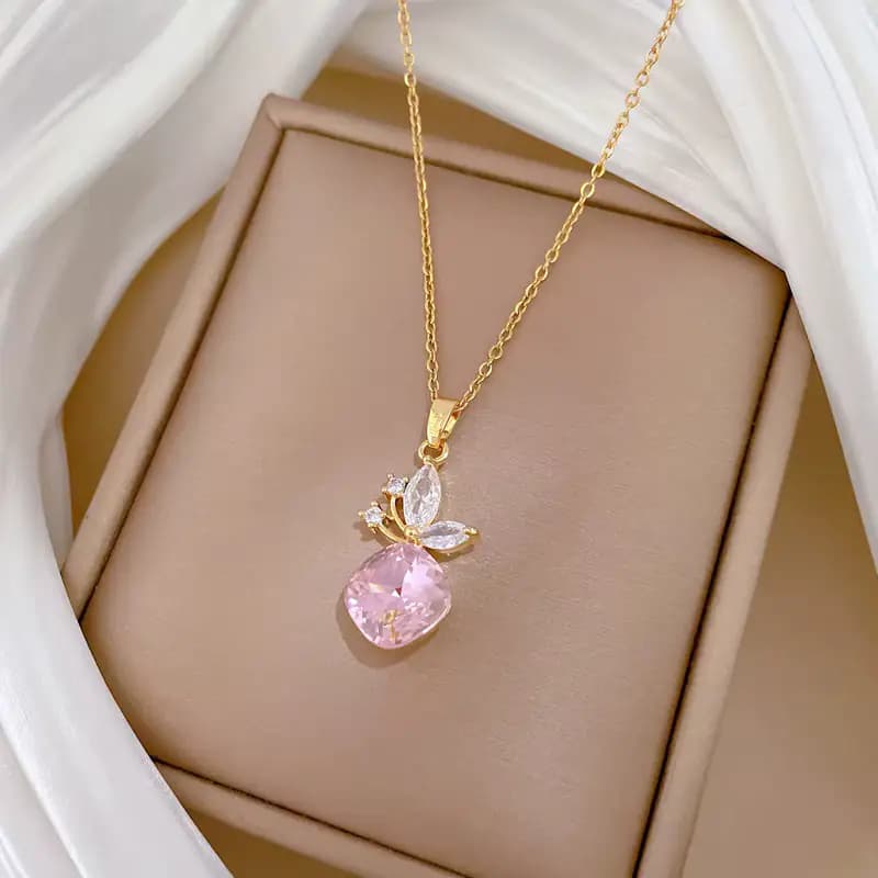 Women's Stylish Gold Plated Knot Pattern Necklace