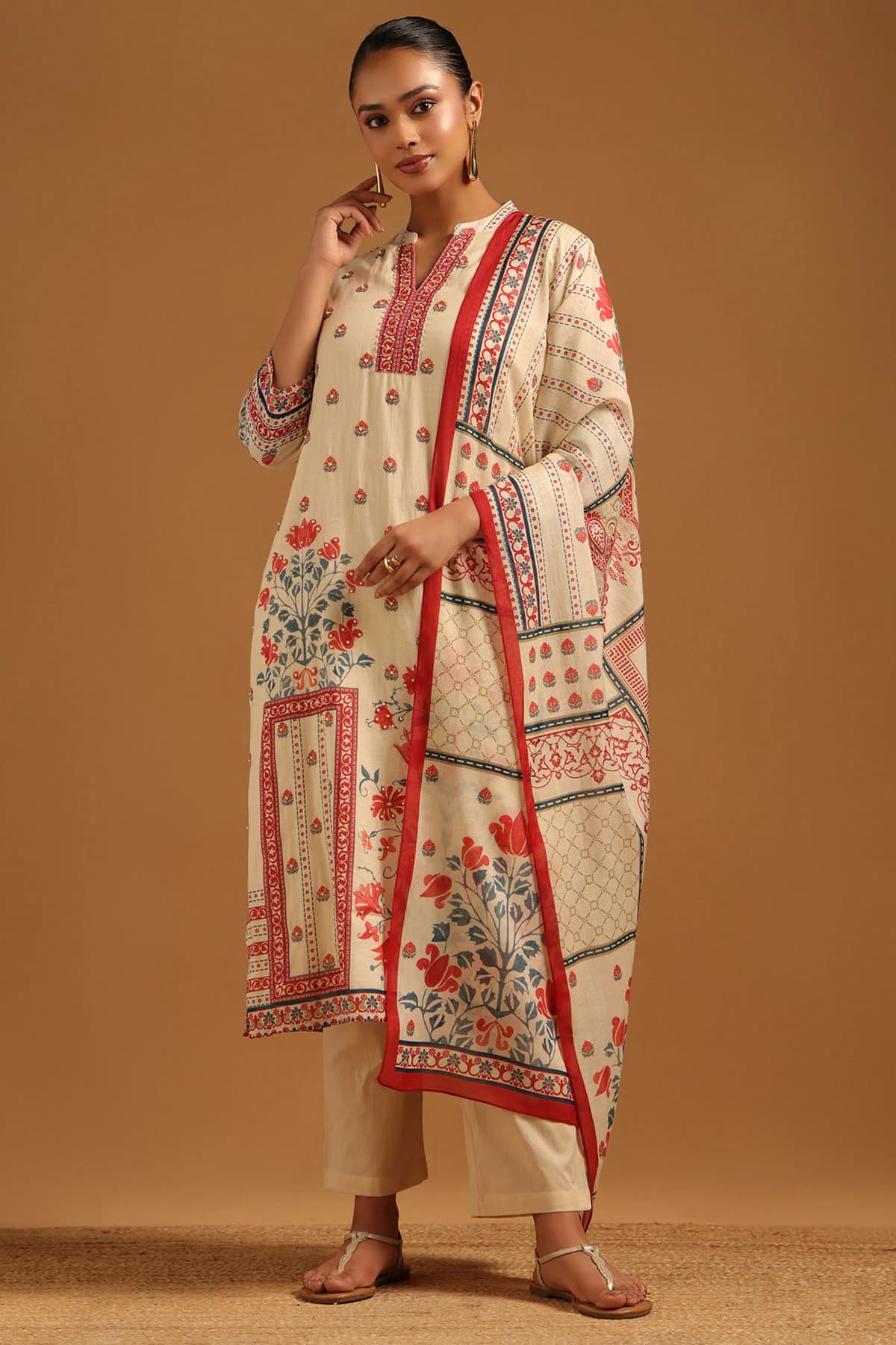 Women's Cream Festive Floral Straight Mandarin Collar Kurta With Pant
