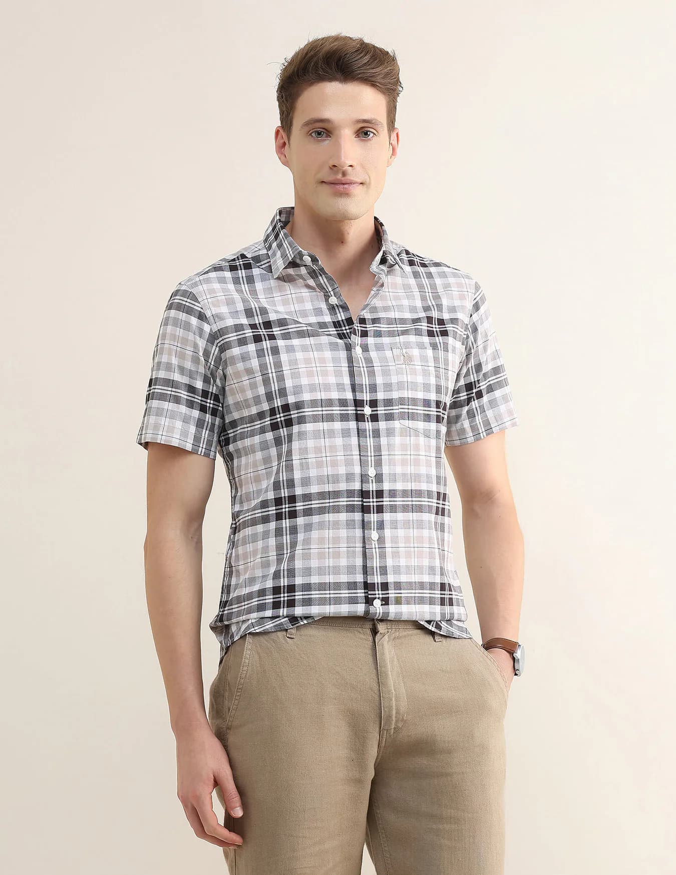 Men's Black Casual Regular Fit Half Sleeves Cutaway Collar Shirt