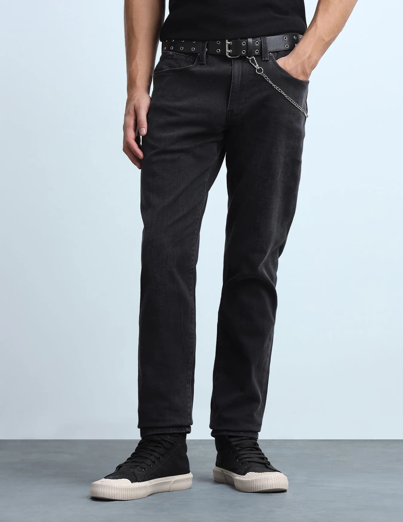 Men's Black Casual Straight Fit Mid Rise Jeans